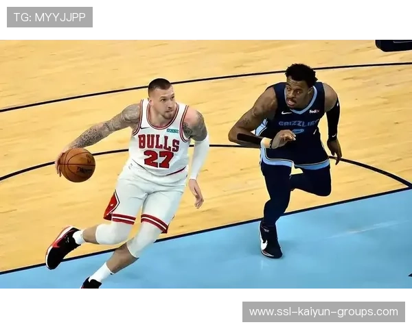 中锋背身做球转身扫射破网，绝妙三分引爆赛场